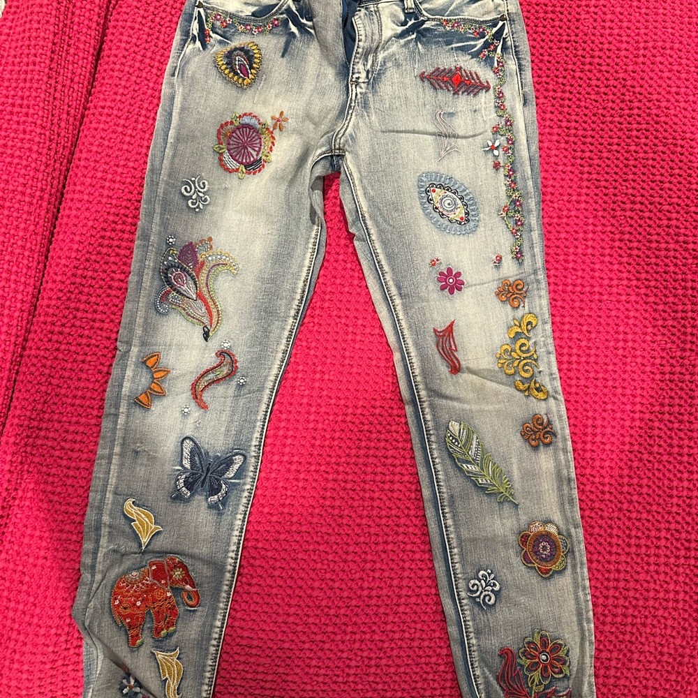Ban-Jar Embroidered Distressed Crop Jean Size 29/10 - Picture 2 of 4